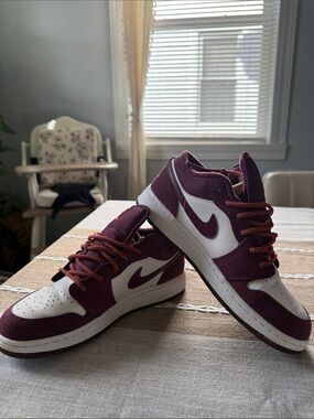 Nike Big Kids Maroon and White Low-Top Sneakers
